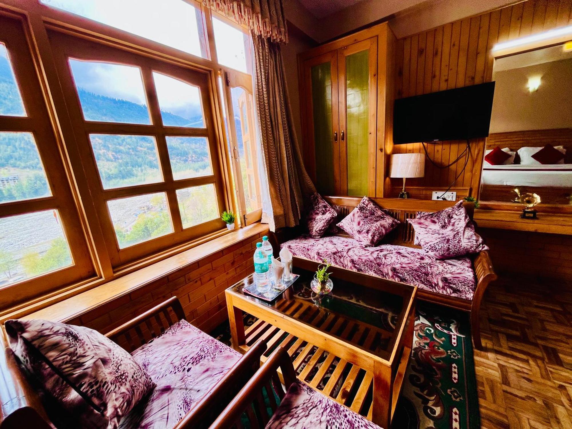 Hotel The Holly Woods Resort, - Blissful View From Manali (Himachal Pradesh)