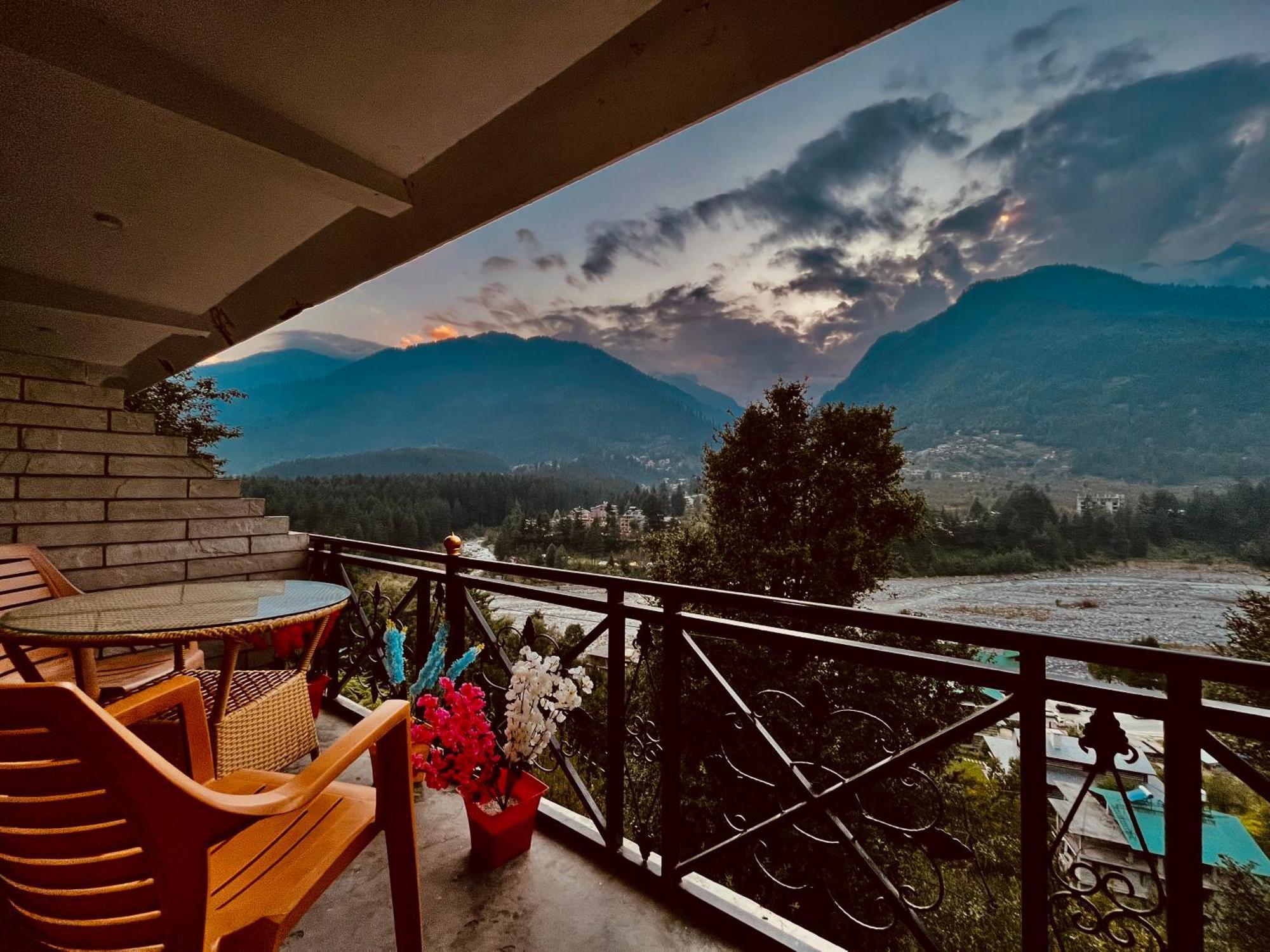 The Holly Woods Resort, - Blissful View From Hotel 4*