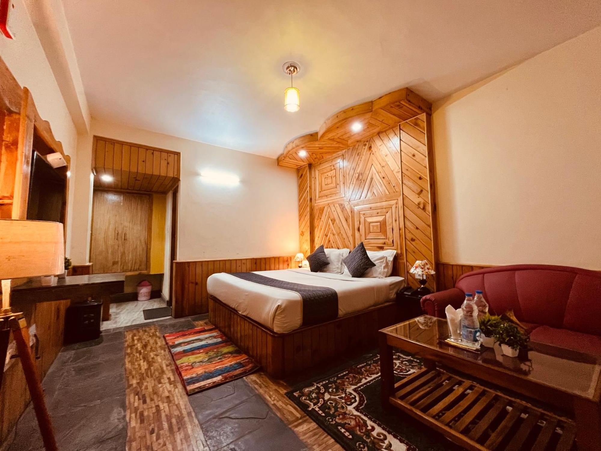 The Holly Woods Resort, - Blissful View From 4* Manali (Himachal Pradesh)