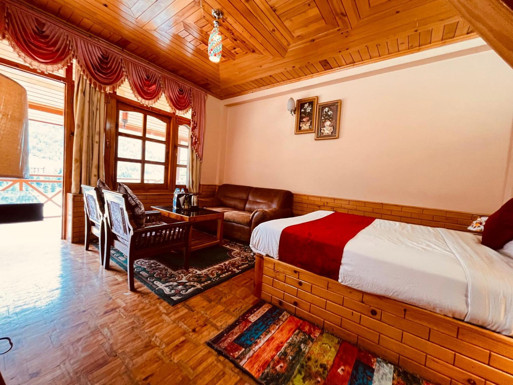 Hotel The Holly Woods Resort, - Blissful View From Manali (Himachal Pradesh)